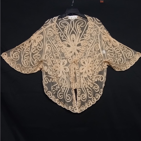 Pretty angel Elegant Beige Embroidered Women Top OS pre owned good condition - Picture 1 of 6